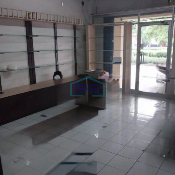 Dijual Ruko Lokasi Sangat Strategis dan Bebas Banjir Luas Bangunan 122 m² di Taman Royal Tangerang-1