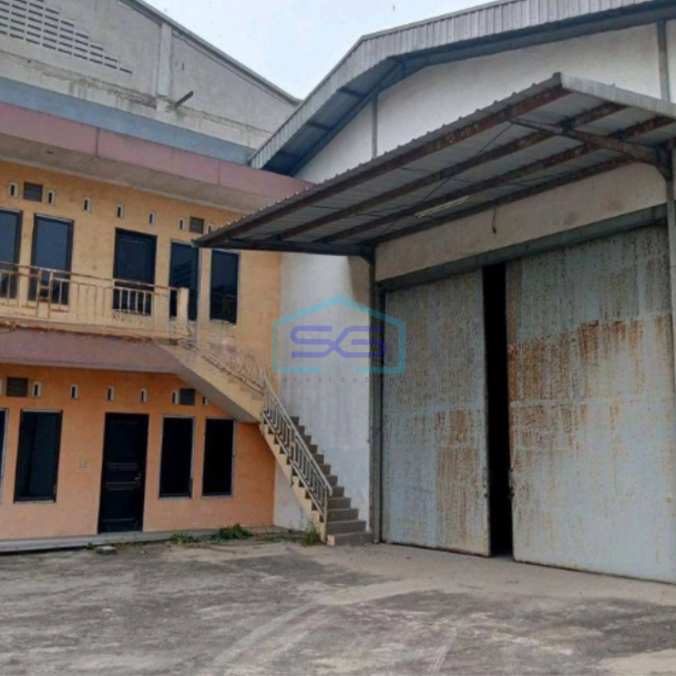 Dijual Gudang Akses Containe 40 Feet Luas Bangunan  2012 m² di Sepatan Tangerang-2