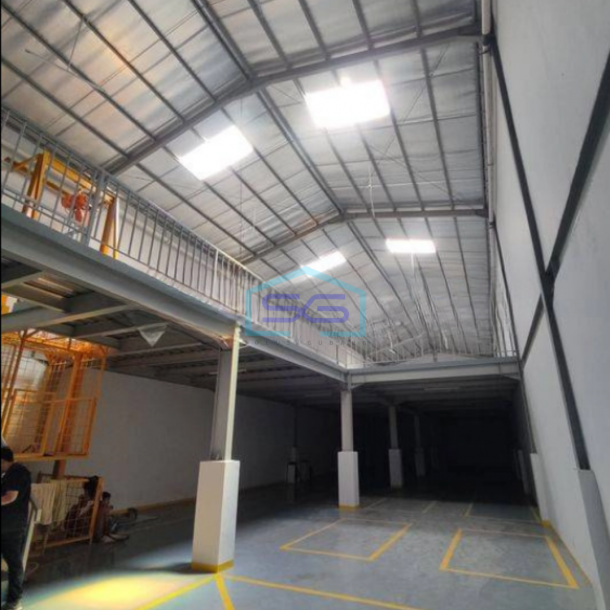 Disewakan Gudang 2 Lantai + Kantor 4 Lantai Furnished Baru Ada Mezanine Full Furnish di Jakarta Barat-1