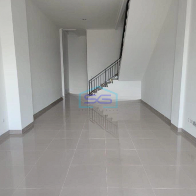 Disewakan Termurah Ruko La Riviera Jakarta Utara 3 Lantai LB 203m2