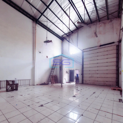 Disewakan Murah Gudang Sedayu Bizpark Cakung Jakarta Timur Luas 9x18 162m2 Lantai Keramik-2