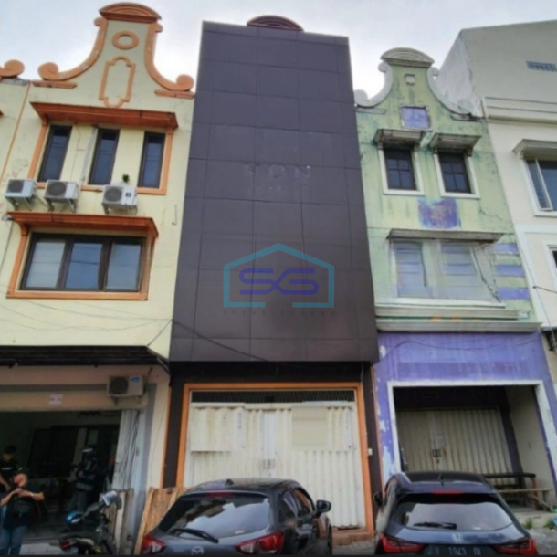 Disewakan Ruko Luas Bangunan 223 m² Lokasi Bebas Banjir di Surabaya-1