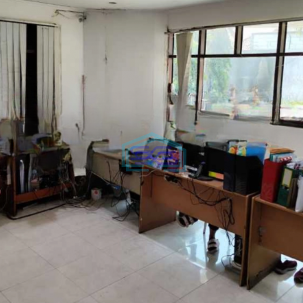 Dijual Gudang Ada Kantor dan Lift Barang Luas Bangunan  3272 m² di Waru Sidoarjo-1