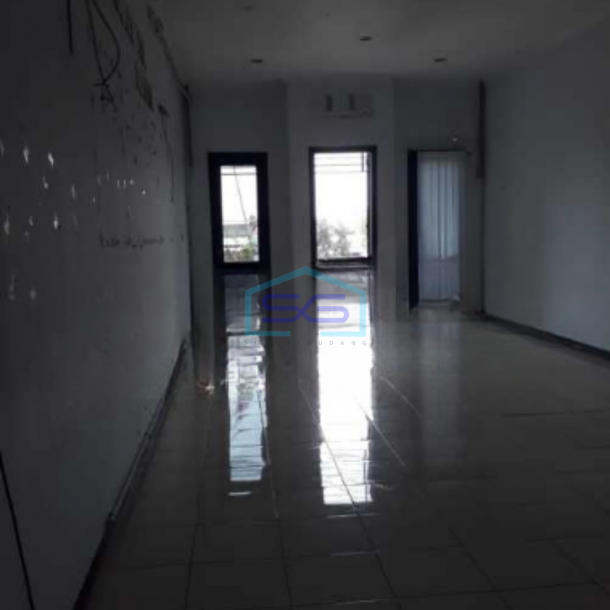 Disewakan Ruko 2 Lantai Luas Bangunan 154 m² di Waru Sidoarjo-4