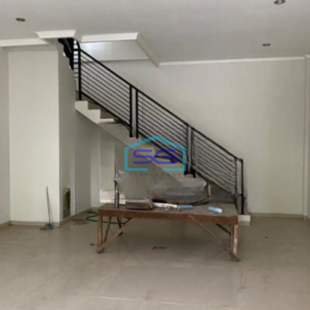 Disewakan Ruko 3 Lantai Luas Bangunan  198 m² di Rungkut Surabaya-1