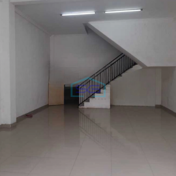 Disewakan Ruko 3 Lantai Luas Bangunan 270 m² di Rungkut Surabaya-1