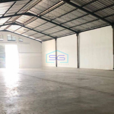 Disewakan Gudang Akses Container 20 Feet Luas Tanah 723 m² di Kapuk Kamal Jakarta Barat