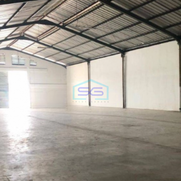 Disewakan Gudang Akses Container 20 Feet Luas Tanah 723 m² di Kapuk Kamal Jakarta Barat-1