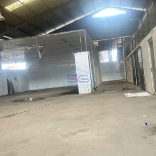 Disewakan Gudang Luas Bangunan  1600 m² Lokasi Bebas Banjir di Cipondoh Tangerang-1