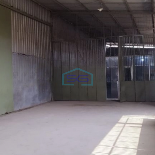 Disewakan Gudang Ada Kantor Luas Tanah 1600 m² di Cipondoh Tangerang-2