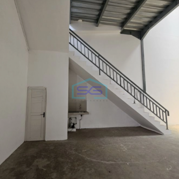 Disewakan Gudang Luas Tanah 750 m² Lokasi Bebas Banjir di Kapuk Kamal Jakarta Barat-2