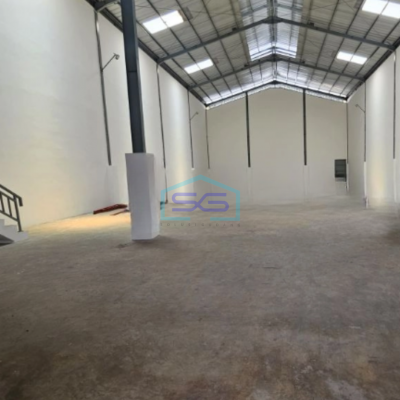 Disewakan Gudang Luas Tanah 750 m² Lokasi Bebas Banjir di Kapuk Kamal Jakarta Barat