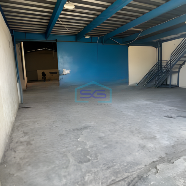 Disewakan Gudang Ada Kantor Luas Bangunan  360 m²  di Legok Tangerang-1