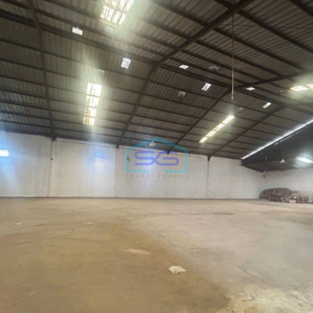Disewakan Gudang Kavling DPR Cipondoh Tangerang Luas Tanah 1600 m²-1