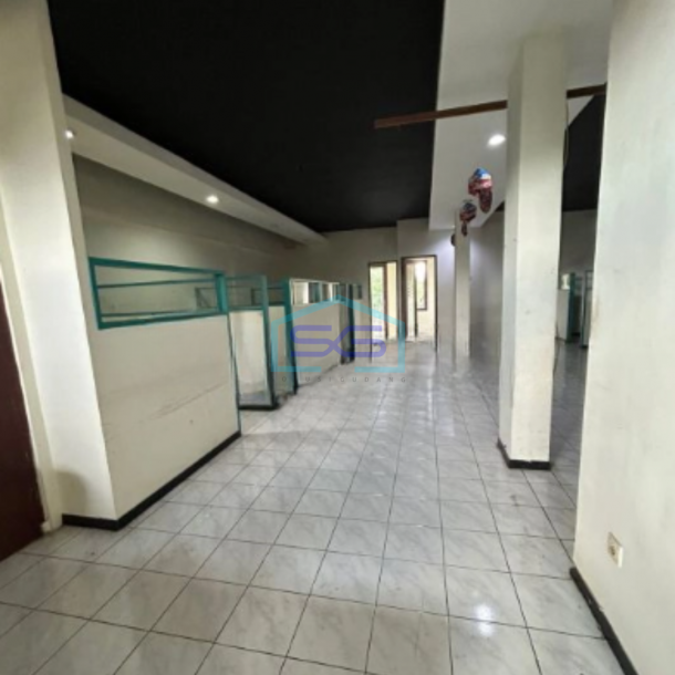 Disewakan Ruko 3.lantai Dekat Lapangan Renon Komplek Ruko Parkiran luas-3