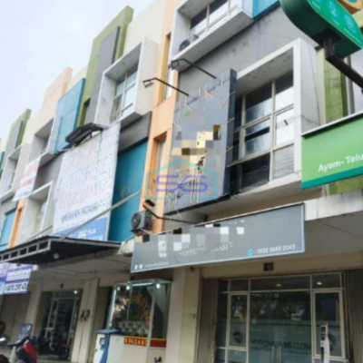 Disewakan Ruko 2,5 Lantai di Harapan Indah Bekasi Luas Bangunan 126m2