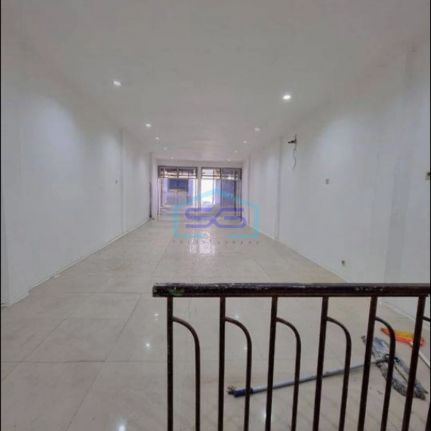 Disewakan Ruko 2.5 Lt, di Boulevard Raya, Kelapa Gading Jakarta Utara Kondisi Bersih-3
