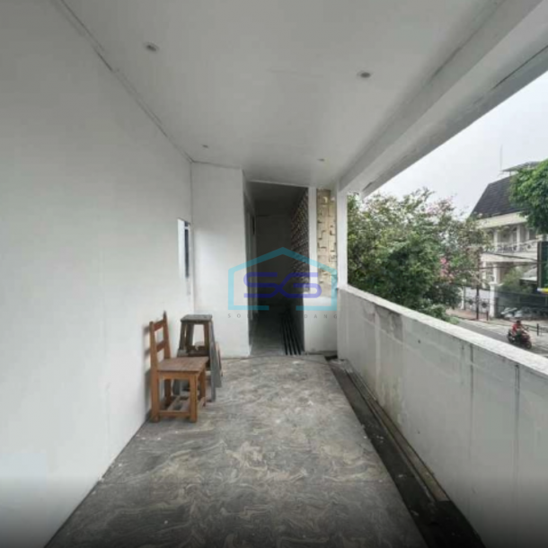 Dijual Ruang Usaha Pinggir Jalan Di Kebayoran Baru, Jakarta Selatan  Luas Bangunan  250 m²-2