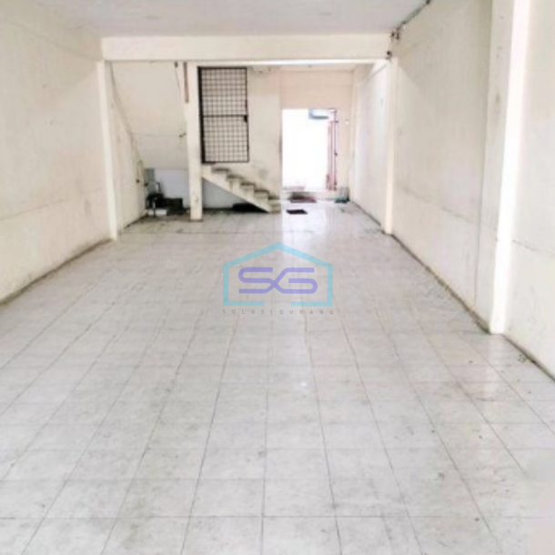 Disewakan Ruko Lokasi Strategis di Jalan Raya Bandengan Jakarta Utara Luas Tanah 108 m²-1