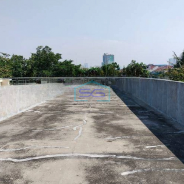Disewakan Ruko Luas Bangunan 346 m² di Jalan Utama di Jelambar Jakarta Barat-1