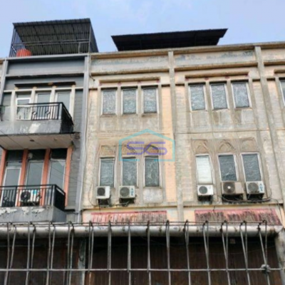 Disewakan Ruko Lokasi Strategis di Jalan Raya Tubagus Angke Jakarta Barat Luas Bangunan 280 m²