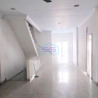 Disewakan Ruko Lokasi Strategis di Jalan Raya Tubagus Angke Jakarta Barat Luas Bangunan 280 m²