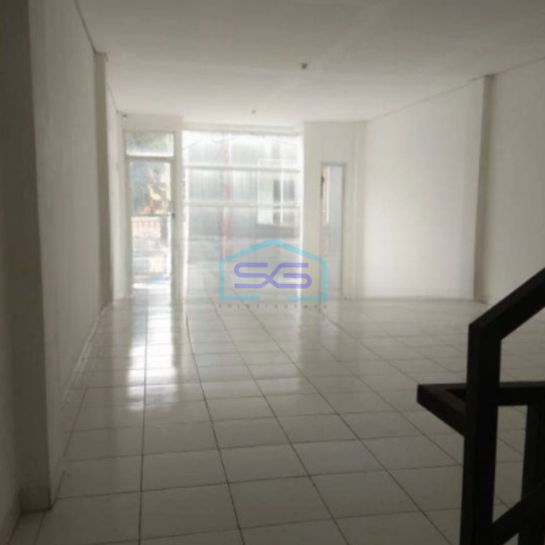 Disewakan Ruko Lokasi Strategis di Cengkareng Jakarta Barat Luas Bangunan  198 m²-1
