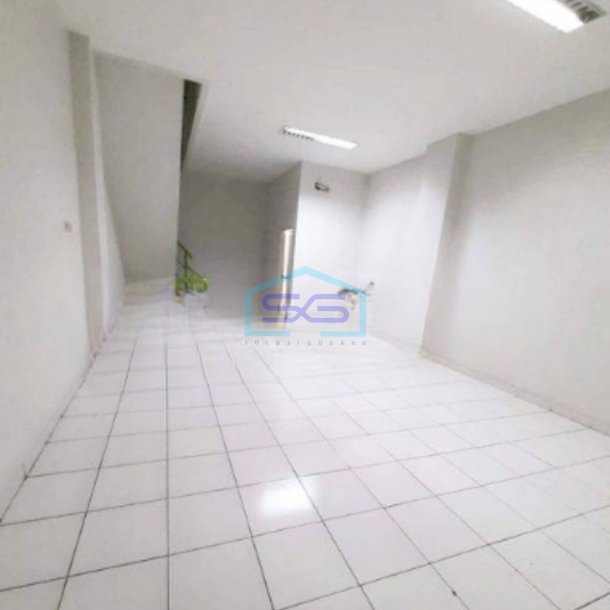 Disewakan Ruko 1 Lantai di Taman Ratu Jakarta Barat Luas Tanah 110 m²-1