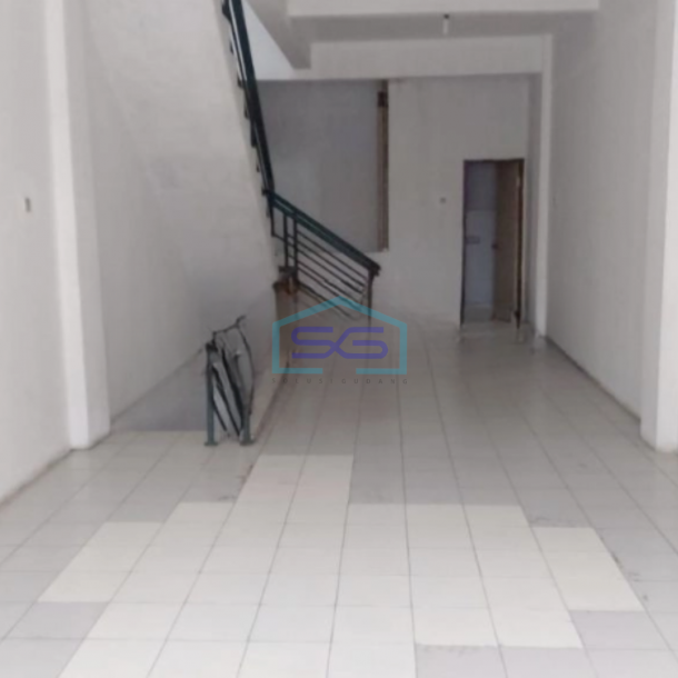 Disewakan Ruko Lokasi Strategis Luas Bangunan 234 m² di Asemka Jakarta Barat-3