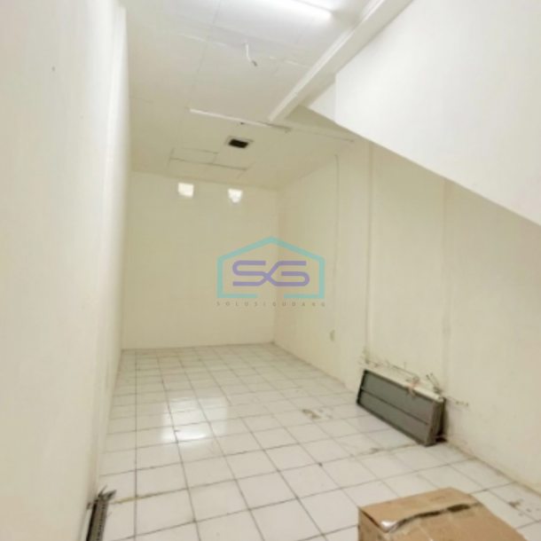 Disewakan Ruko Lokasi Dekat Jalan Raya Tubagus Angke Jakarta Barat Luas Bangunan 306 m²-2