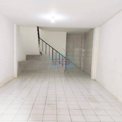 Dijual Ruko 3 Lantai Kondisi Rapi dan Terawat Luas Bangunan 120 m² di Jembatan Dua Jakarta Barat