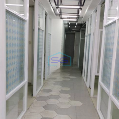 Dijual Ruko Kondisi Terawat Luas Bangunan  541 m² di Pondok Indah Jakarta Selatan-2