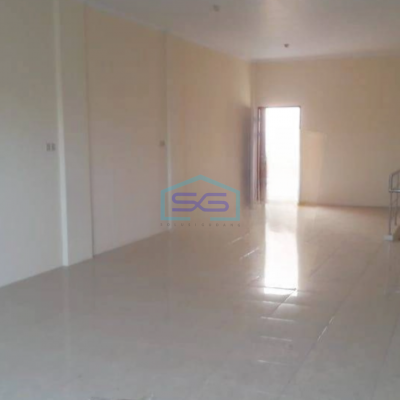 Dijual Ruko Bagus dan Terawat Luas Bangunan  425 m² di Pinggir Jalan Raya Tubagus Angke Jakarta Barat