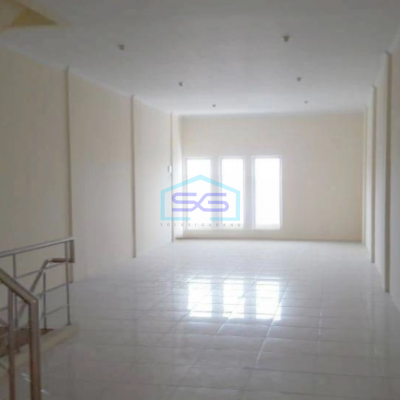 Dijual Ruko Bagus dan Terawat Luas Bangunan  425 m² di Pinggir Jalan Raya Tubagus Angke Jakarta Barat