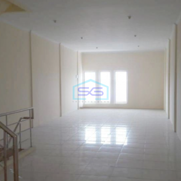 Dijual Ruko Bagus dan Terawat Luas Bangunan  425 m² di Pinggir Jalan Raya Tubagus Angke Jakarta Barat-1