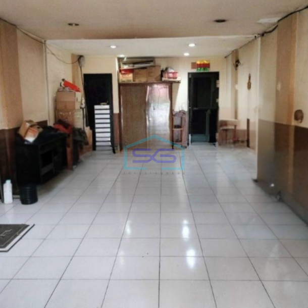 Disewakan Ruko Luas Bangunan  283 m² Lokasi Strategis di Grogol Petamburan-1