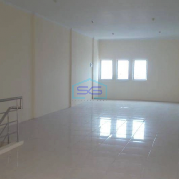 Disewakan Ruko Lokasi Pinggir Jalan Luas Bangunan  425 m² di Tubagus Angke Jakarta Barat-2