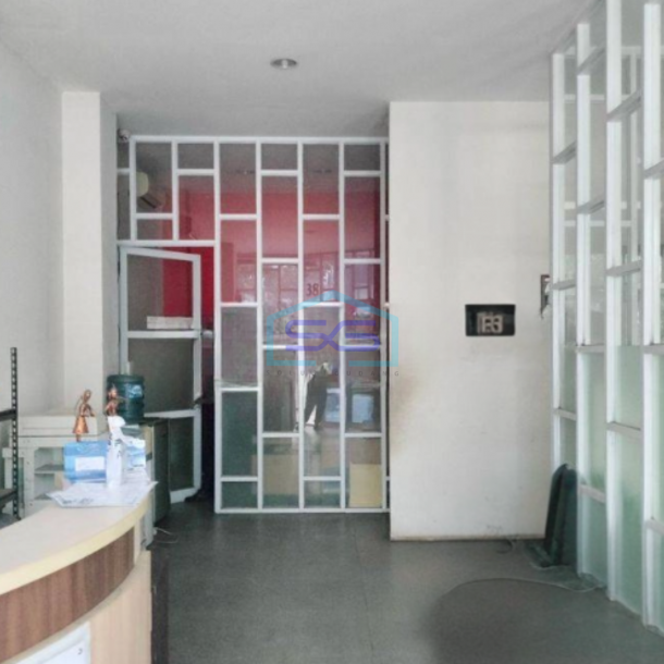 Disewakan Ruko di Kebon Jeruk Jakarta Barat Luas Bangunan 280 m² Cocok Untuk Usaha-1