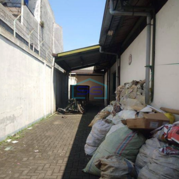 Dijual Gudang Mainroad Lokasi Dekat Pintu Tol Kopo di Sukamenak Raya Bandung LT 1500m2-2