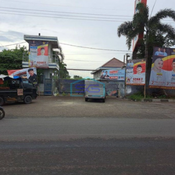 Dijual Tanah Jalan Raya Rengasdengklok Karawang Bonus Bangunan Gudang LT 12000m2-1