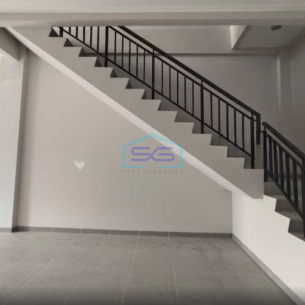 Disewakan Ruko 3 Lantai Luas Bangunan 243m2 di Kosambi Tangerang-2