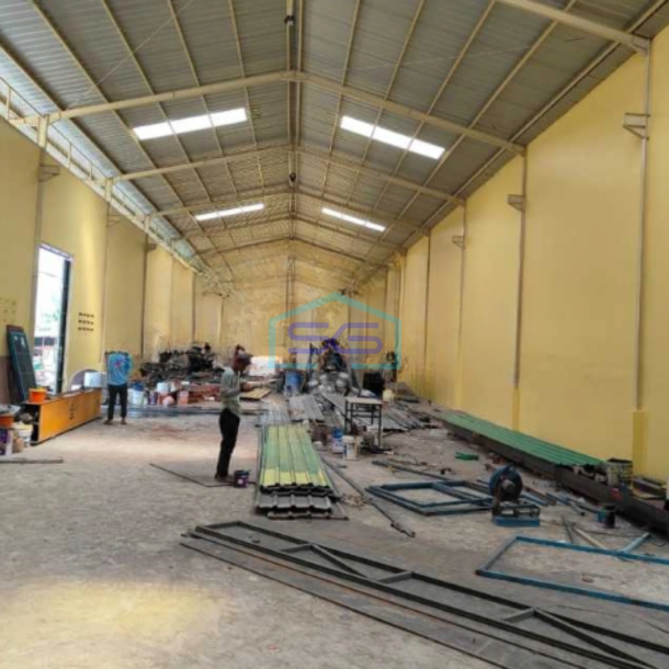 Dijual Gudang Luas Bangunan 1300 m² di Pasar Kemis Tangerang-1