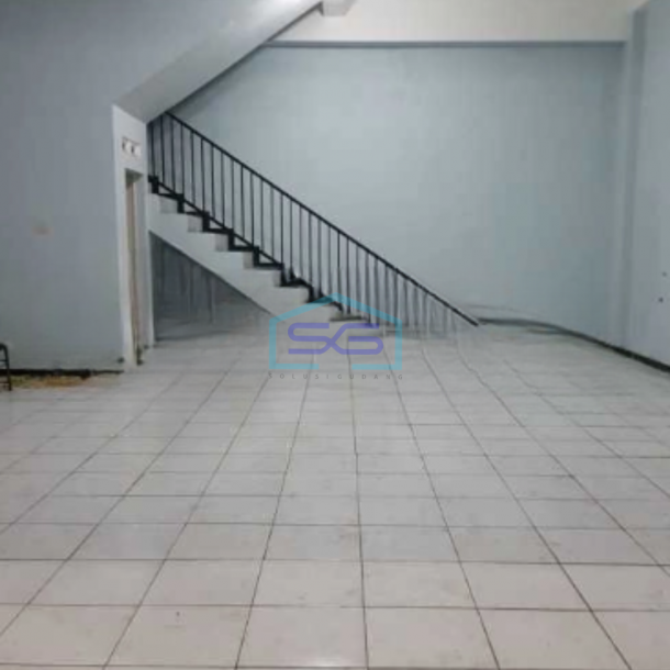 Dijual Ruko 2 Lantai Lokasi Strategis Luas Bangunan  165 m² di Nginden Surabaya-1
