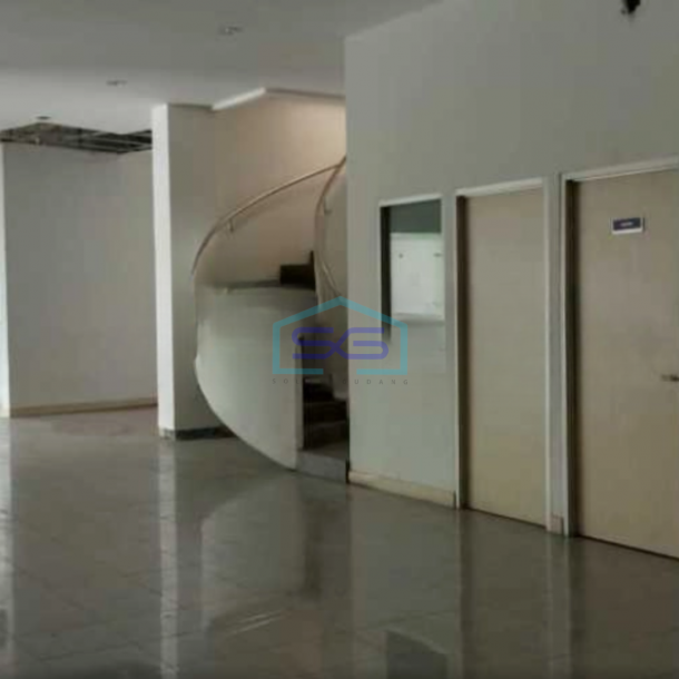 Disewakan Ruko Lokasi Strategis Luas Tanah  590 m² di Surabaya Kota-3