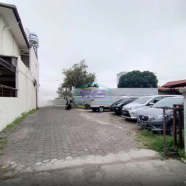 Dijual Kantor & Gudang Main Road Dekat Pintu Tol Pasteur Luas Bangunan 600 m²-1