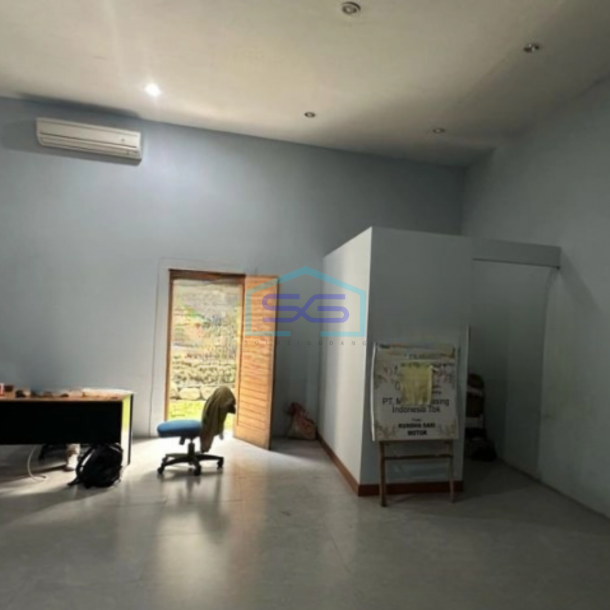 Dijual Ruko 2 Lantai Luas Bangunan 300 m² di Gatot Subroto Denpasar-3