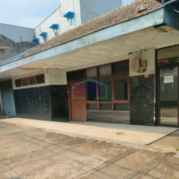 Disewakan kantor di Pajajaran H.mesri Bandung Parkir Luas LB 350m2-1