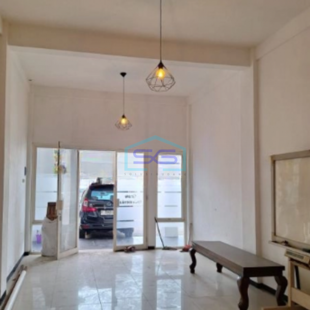 Dijual Ruko 2 Lantai Luas Bangunan 180 m² Lokasi Manyar Gresik-1