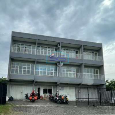 Dijual Ruko Luas Bangunan 250 m² Lokasi Bebas Banjir di Wiyung Surabaya