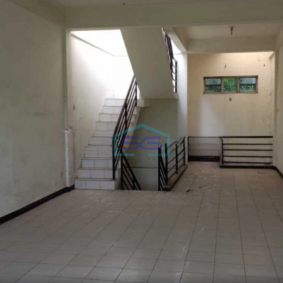 Disewakan Ruko 3 Lantai Luas Bangunan 200 m² Lokasi Bebas Banjir di Surabaya